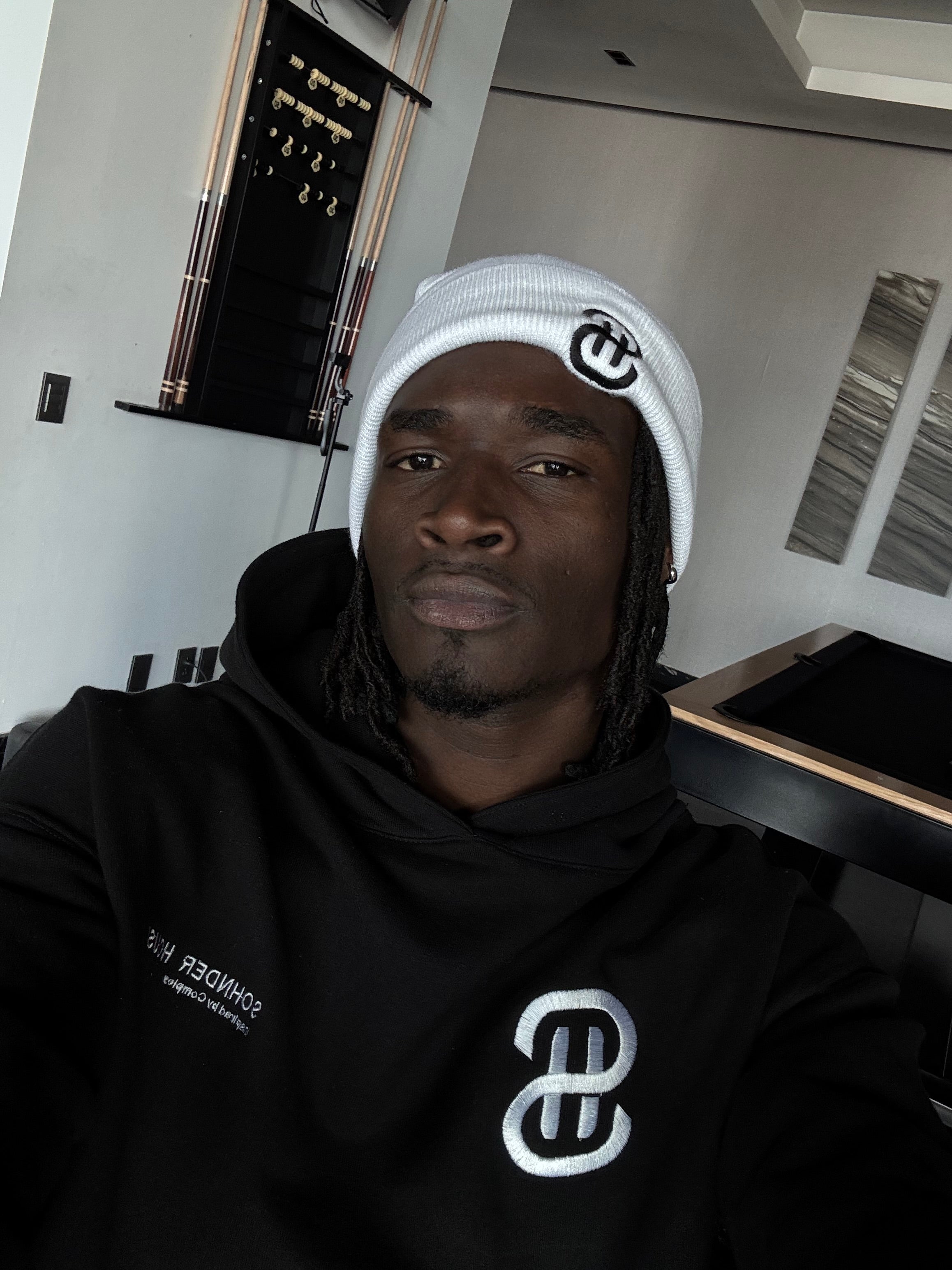 Embroidered Beanie – White